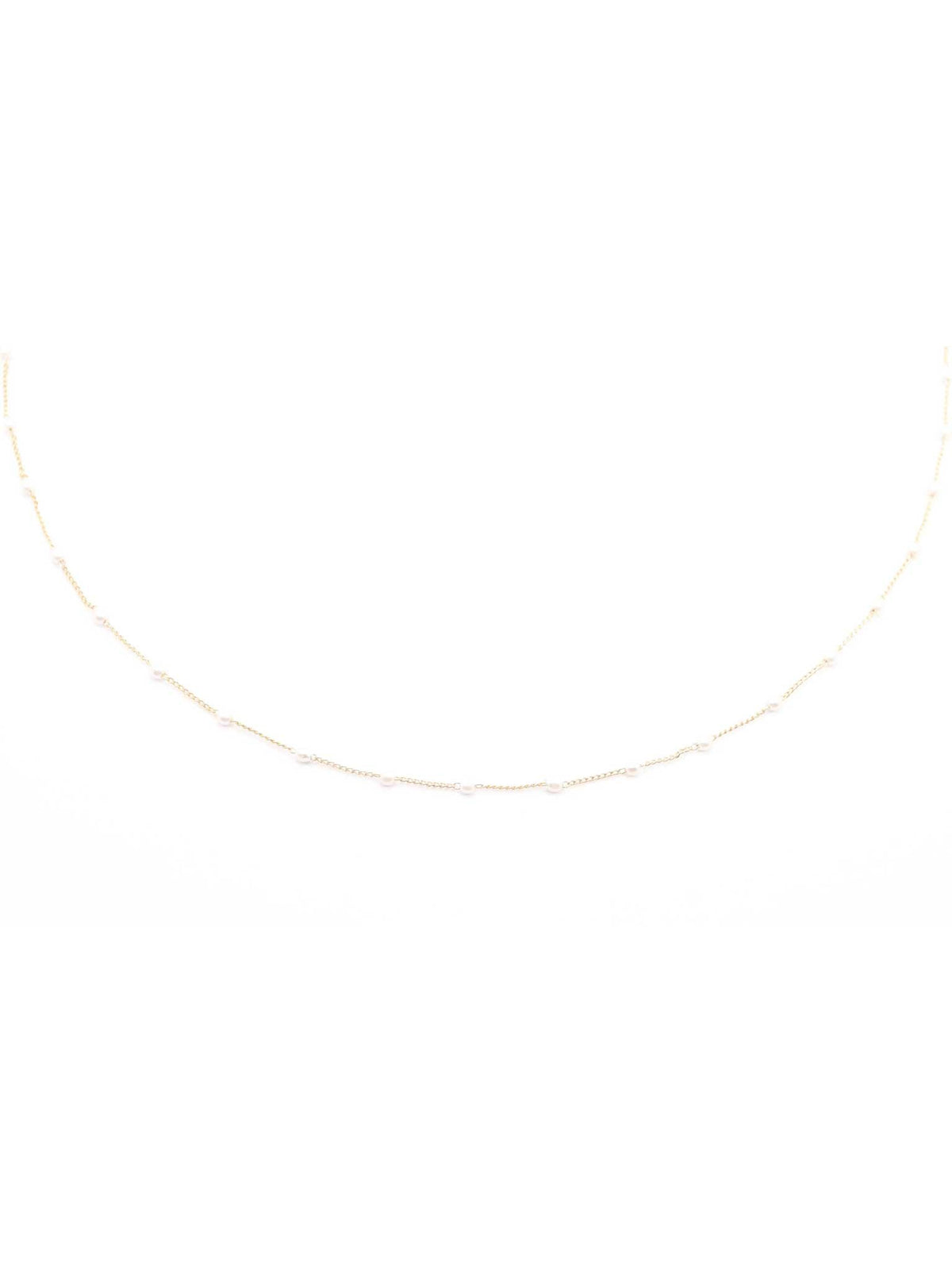 Sophisticated Woman Pearl Choker